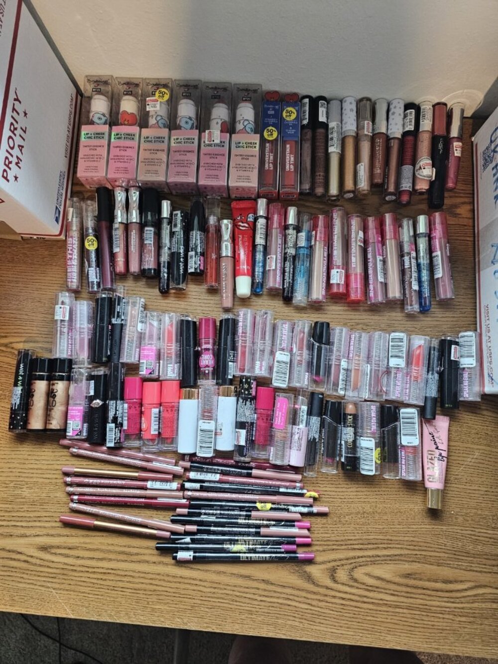 100 Pc Lipstick Lip Gloss Lip Liner Makeup Lot w/ MANIFEST Reseller Bundle